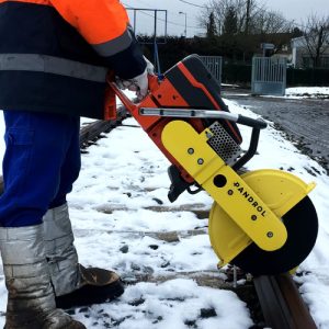 HC 355 Rail Saw